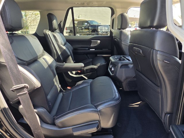 Certified 2025 Ford Expedition Platinum AWD/4WD image 19