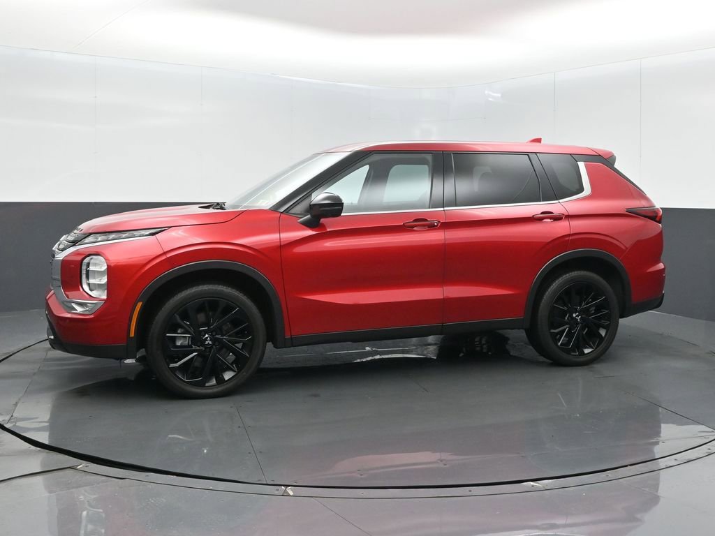 Used 2023 Mitsubishi Outlander SE image 10
