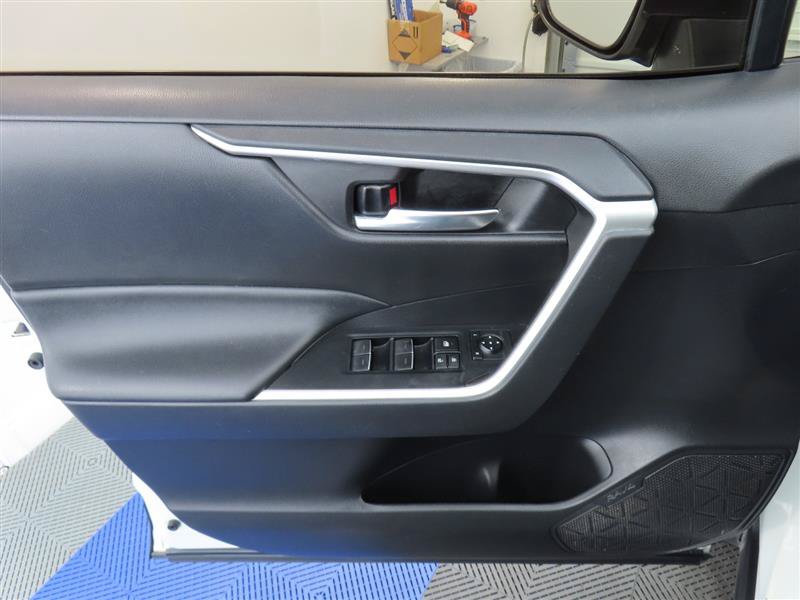 Used 2022 Toyota RAV4 XLE FWD image 13