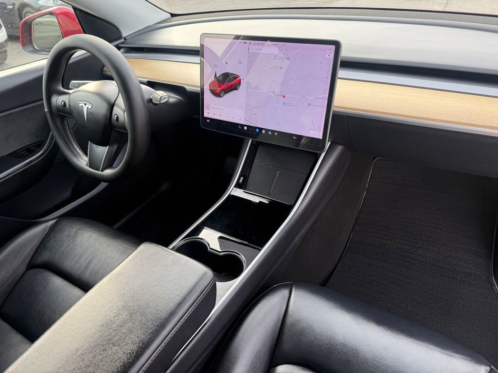 Used 2020 Tesla Model Y Long Range image 16