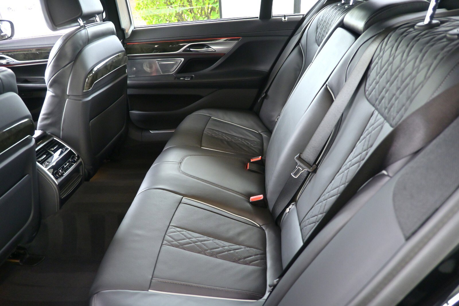 Used 2022 BMW 750i xDrive w/ Executive Package image 12