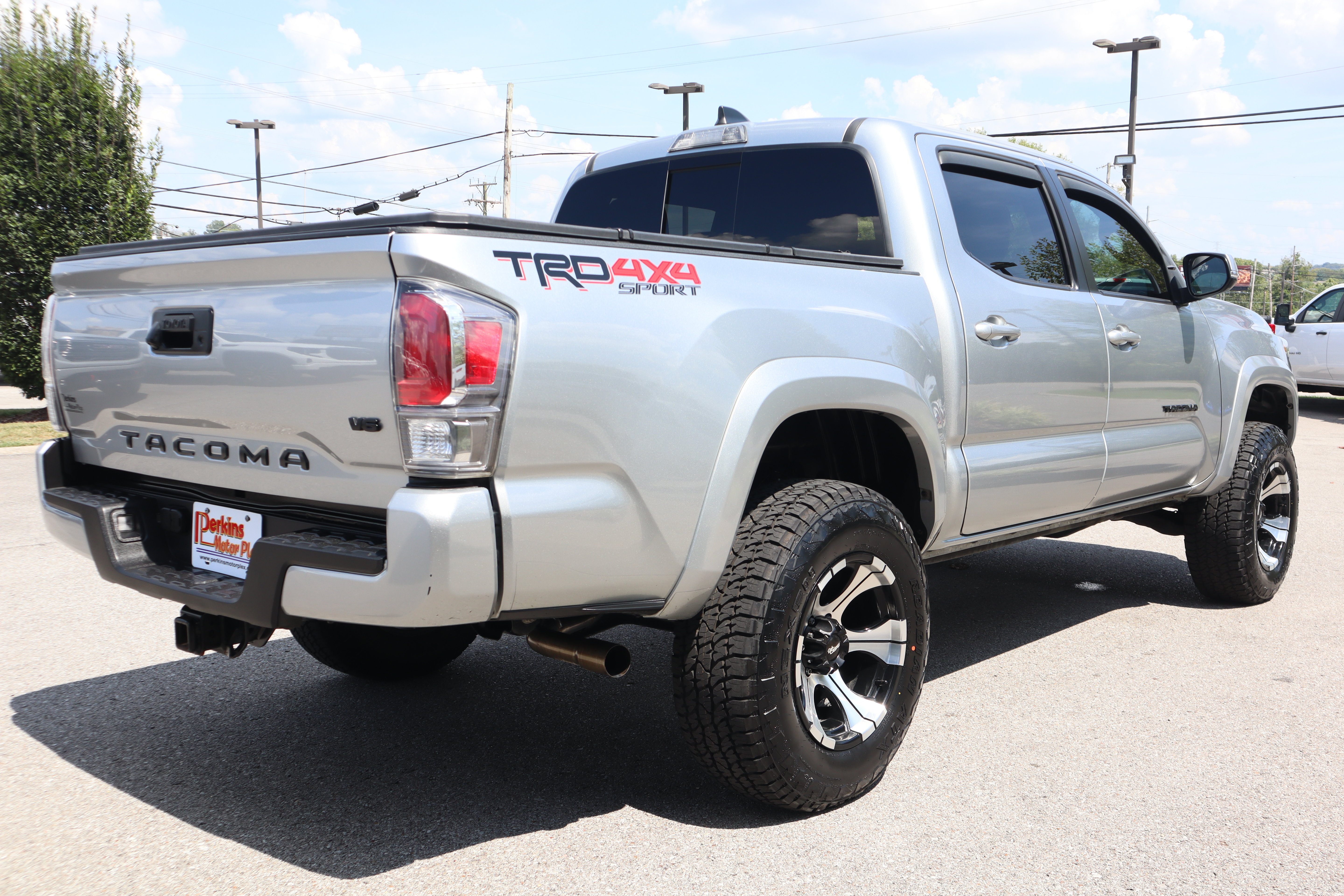 Used 2022 Toyota Tacoma TRD Sport AWD/4WD image 8