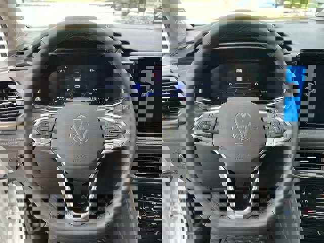 New 2025 Volkswagen Taos SE image 18