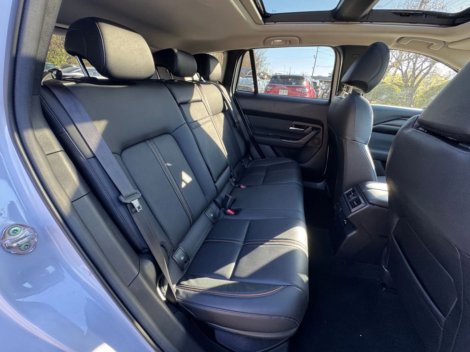 Used 2025 MAZDA CX-50 2.5 Hybrid w/ Premium Plus Pkg image 37