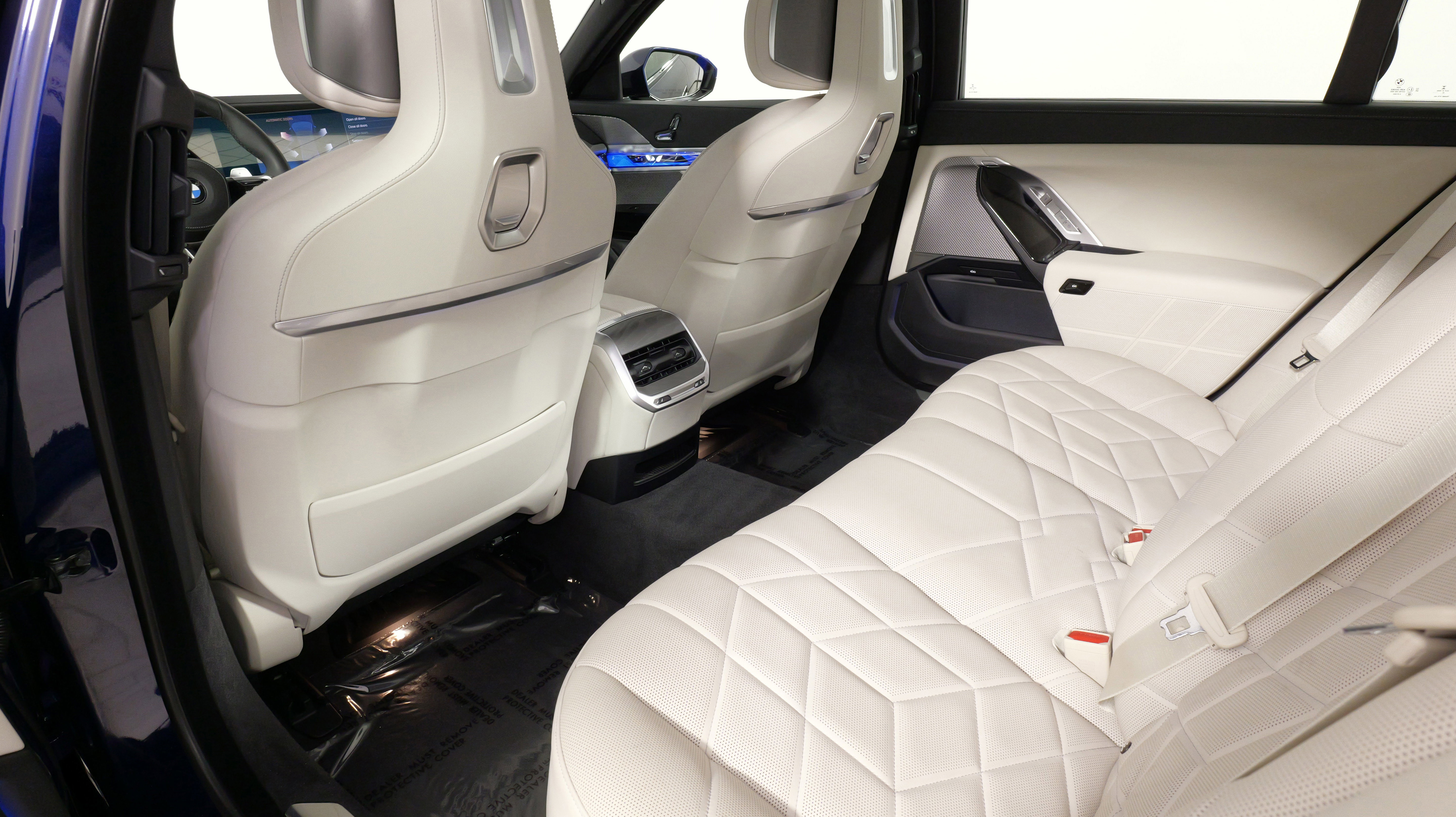 Used 2023 BMW 760i xDrive image 25