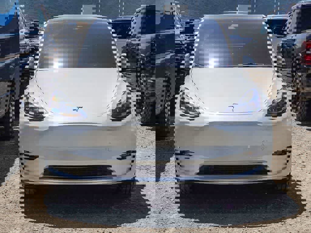 Used 2024 Tesla Model Y Performance AWD/4WD image 2