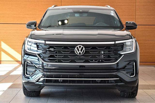 Used 2024 Volkswagen Atlas Cross Sport SEL R-Line AWD/4WD image 2