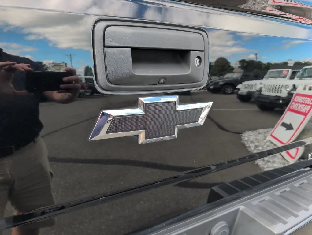 Used 2018 Chevrolet Silverado 1500 LT w/ All Star Edition AWD/4WD image 21