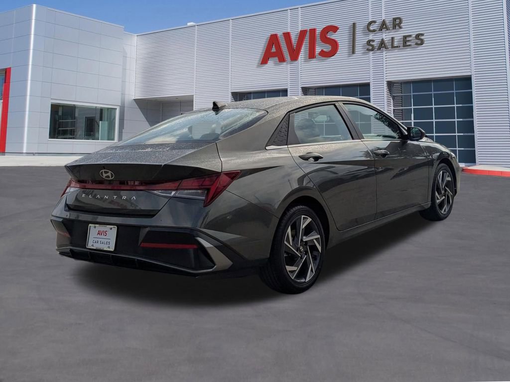 Used 2025 Hyundai Elantra SEL image 5