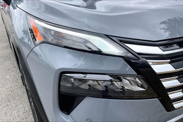 Certified 2025 Nissan Rogue SL w/ Tech Package image 32