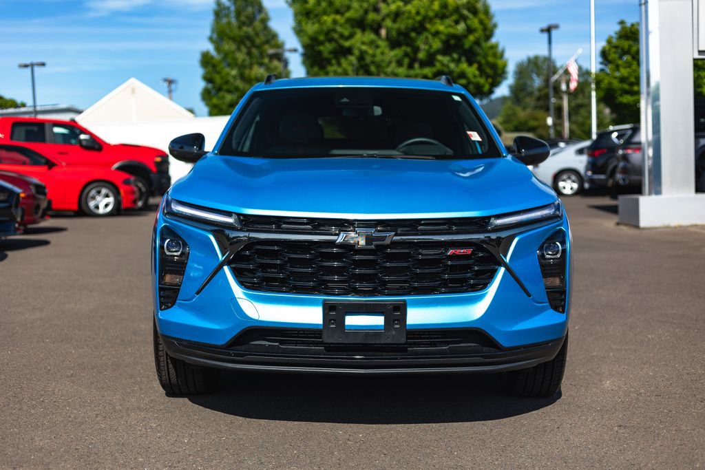 Used 2025 Chevrolet Trax RS w/ Sunroof Package FWD image 7