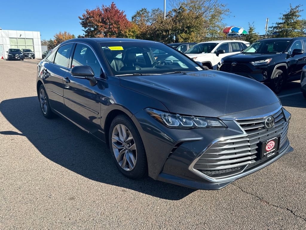 Used 2019 Toyota Avalon XLE w/ Moonroof Package image 9
