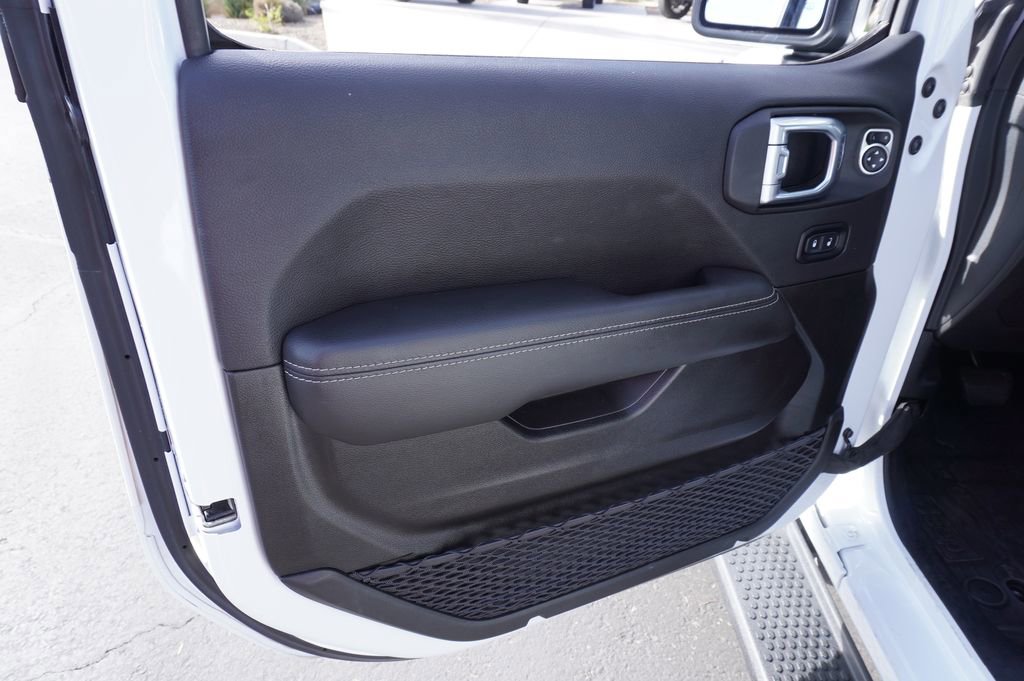 Used 2023 Jeep Wrangler Unlimited Sahara image 15