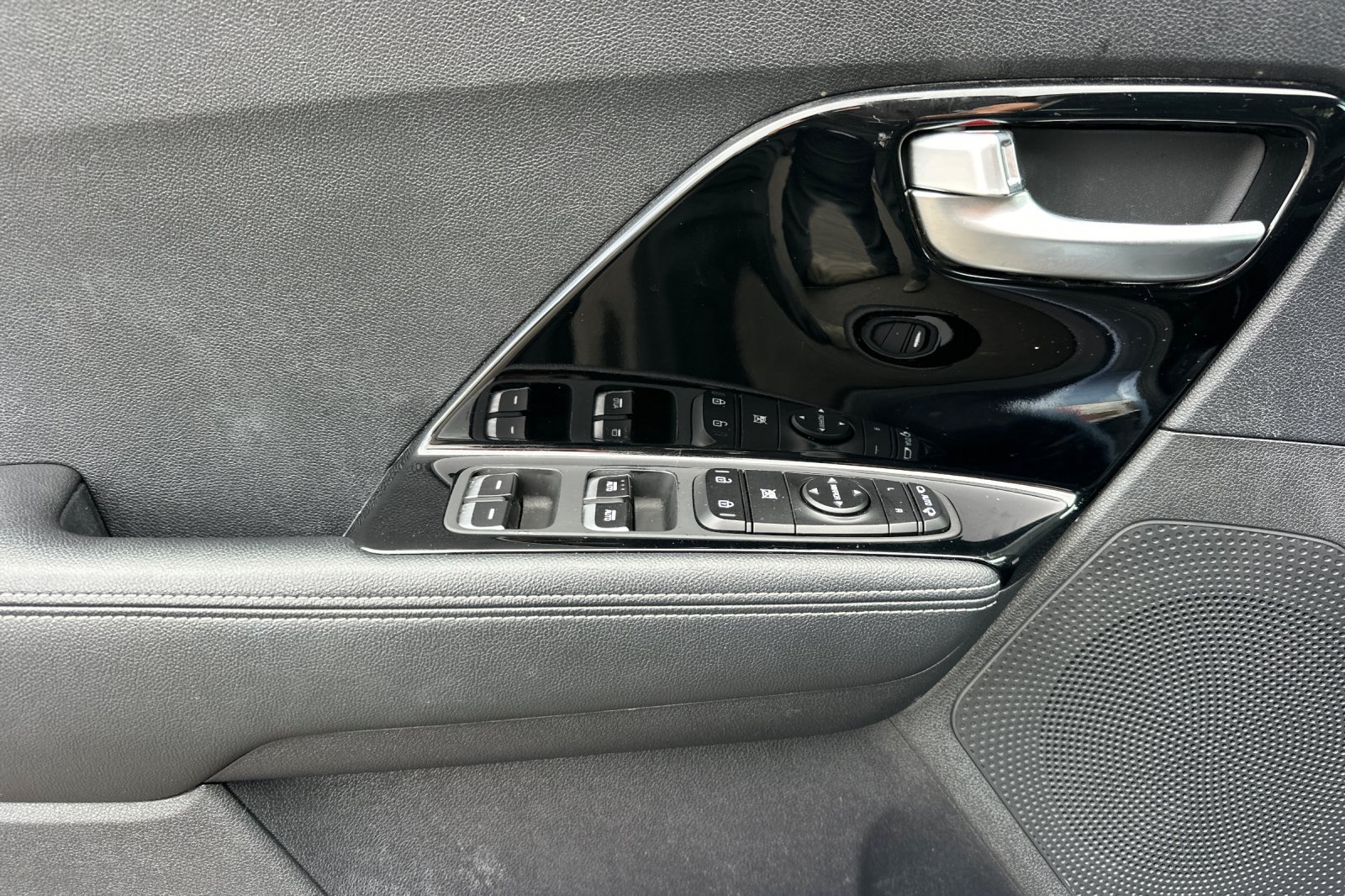 Certified 2022 Kia Niro EX Premium FWD image 11