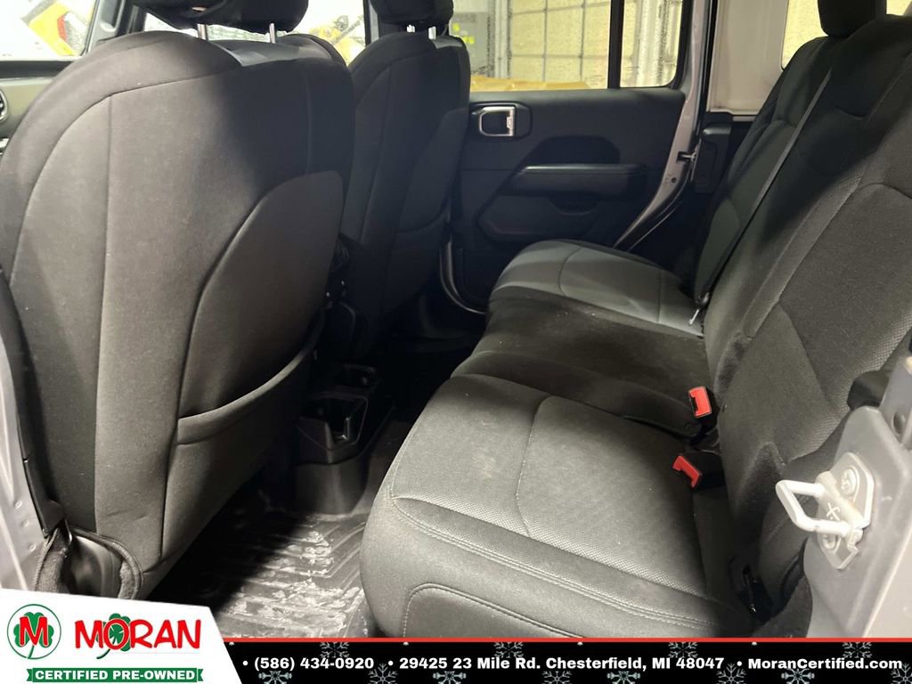 Used 2018 Jeep Wrangler Unlimited Sahara image 13