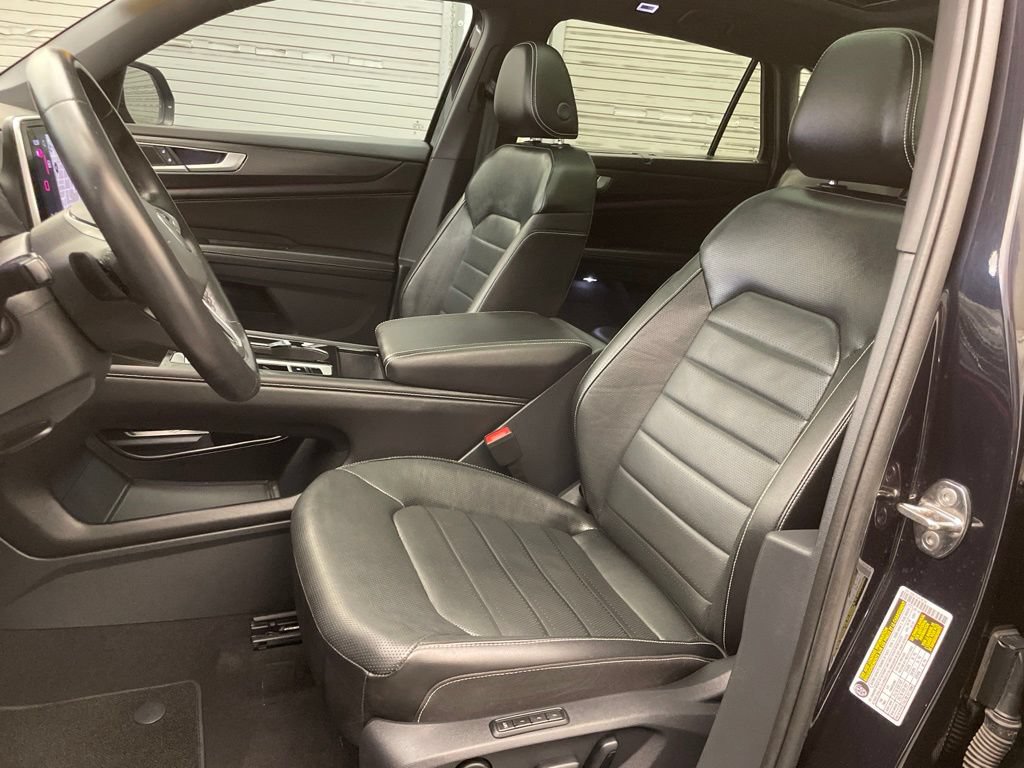 Used 2024 Volkswagen Atlas Cross Sport SEL R-Line AWD/4WD image 21