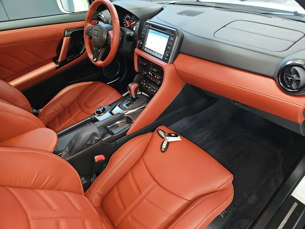 Used 2024 Nissan GT-R Premium w/ Premium Interior Package image 34