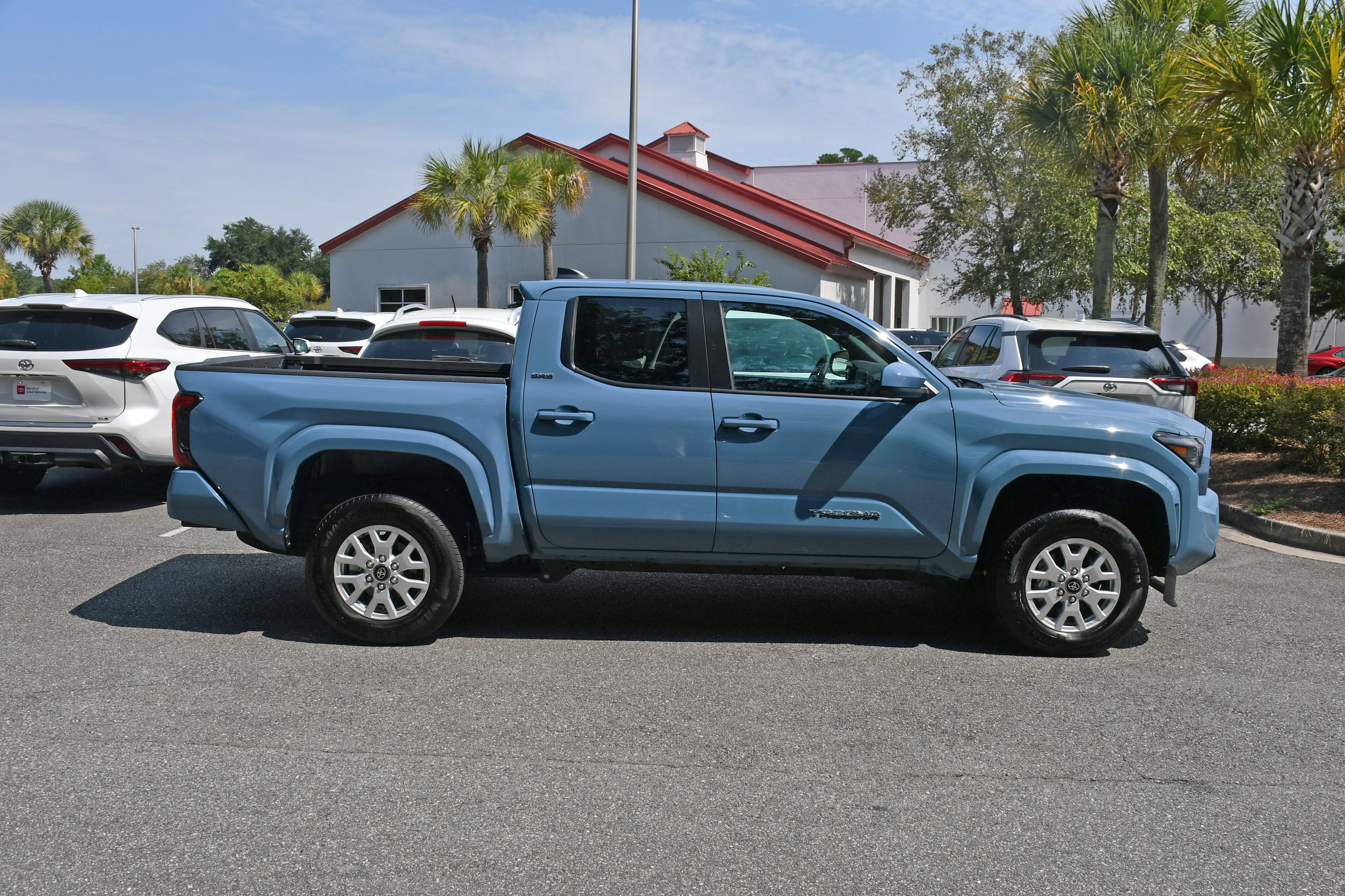 Certified 2026 Toyota Tacoma SR5 AWD/4WD image 5
