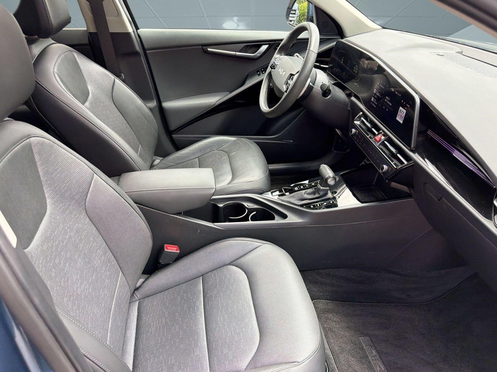 Used 2023 Kia Niro SX Touring FWD image 25