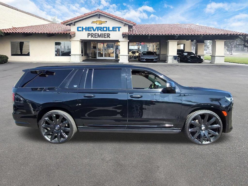Used 2023 Cadillac Escalade ESV Sport Platinum w/ LPO, ONYX Package AWD/4WD image 9