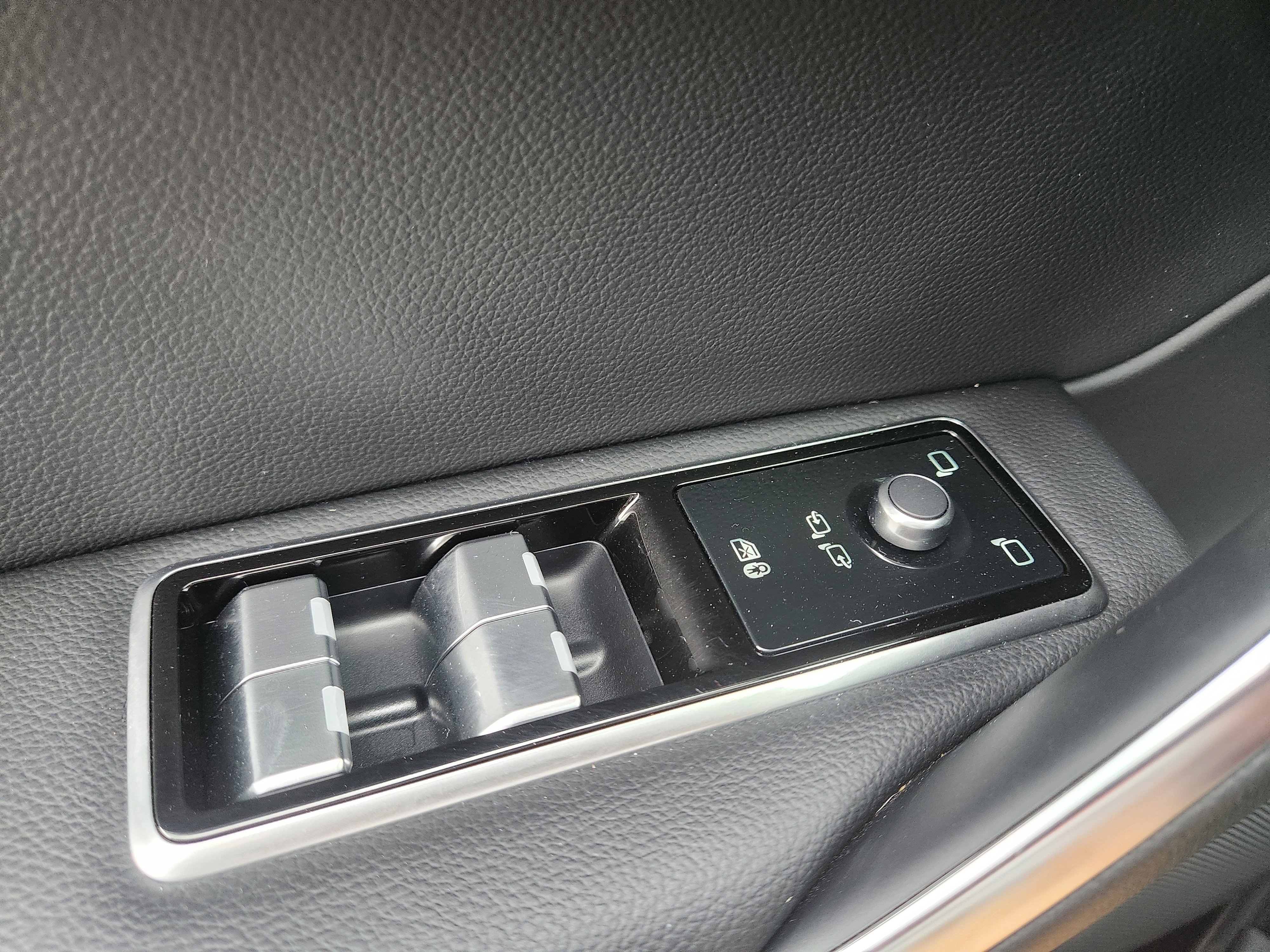 Used 2024 Jaguar F-PACE R-Dynamic S image 14