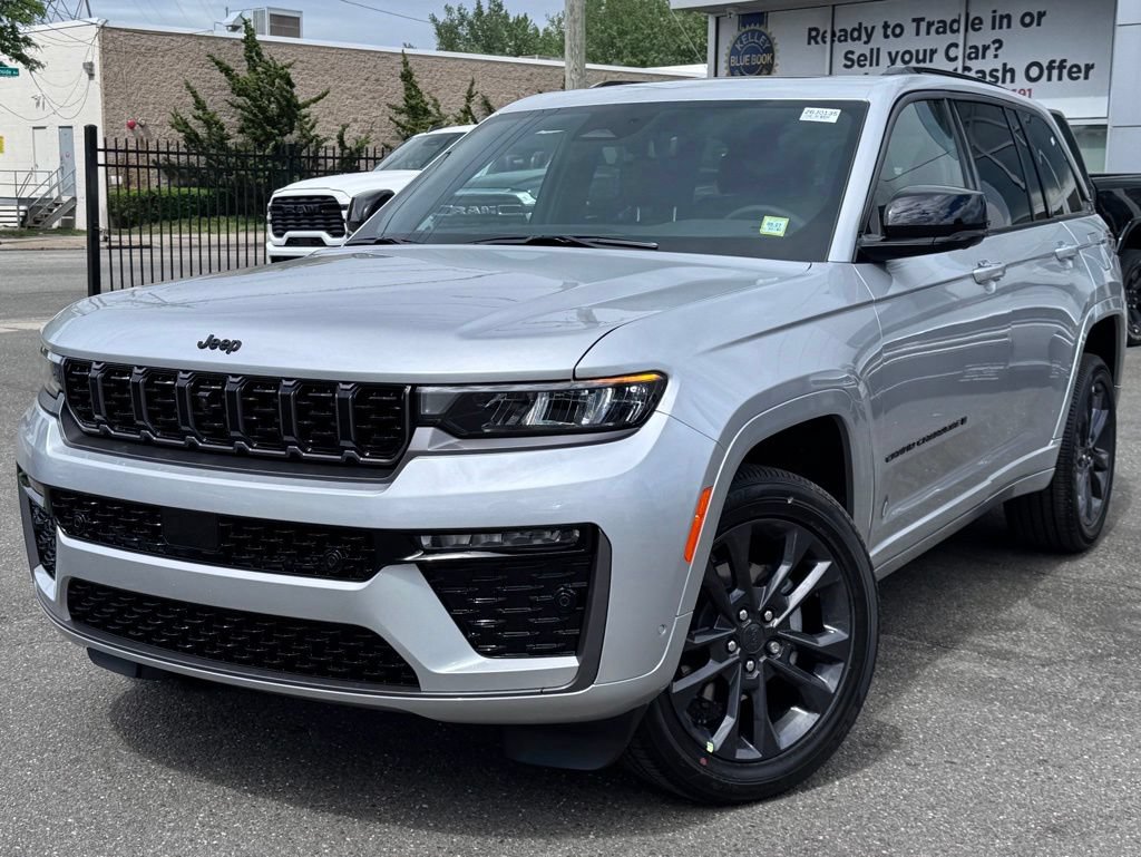 New 2026 Jeep Grand Cherokee Limited AWD/4WD image 2