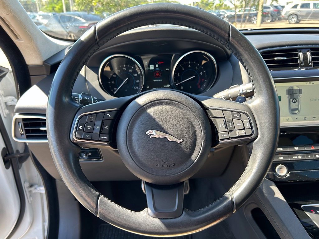 Used 2019 Jaguar F-PACE Premium AWD/4WD image 20
