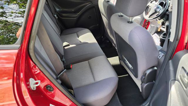 Used 2006 Pontiac Vibe w/ Sun And Sound Package FWD image 17