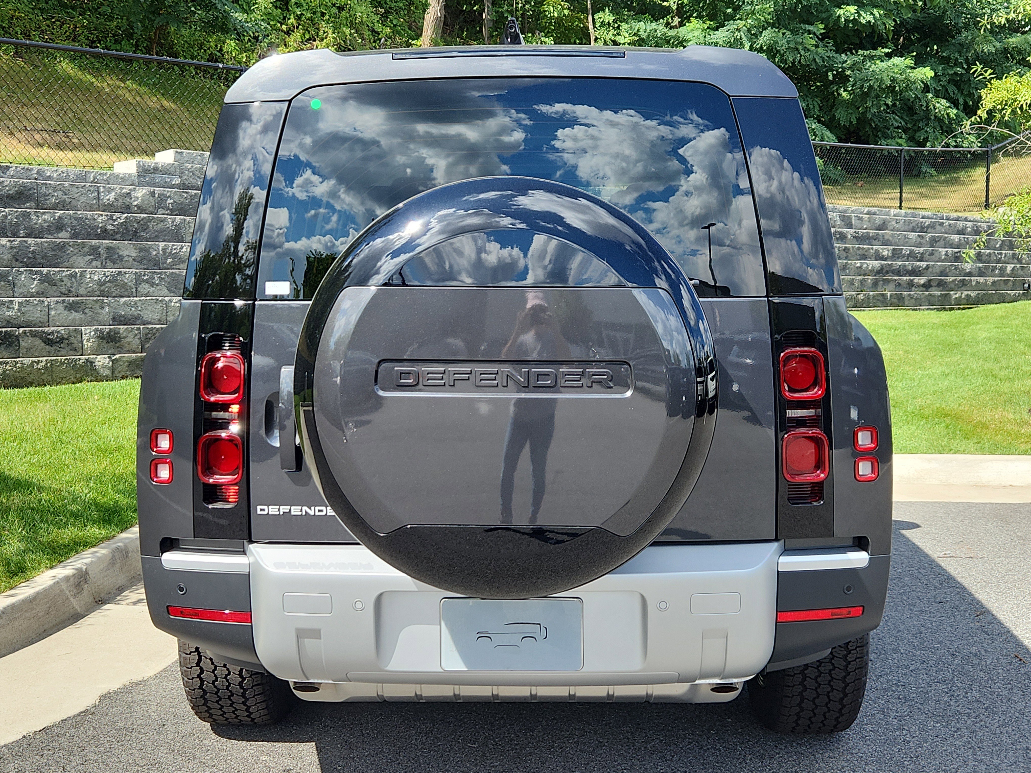 Used 2025 Land Rover Defender 130 S image 7