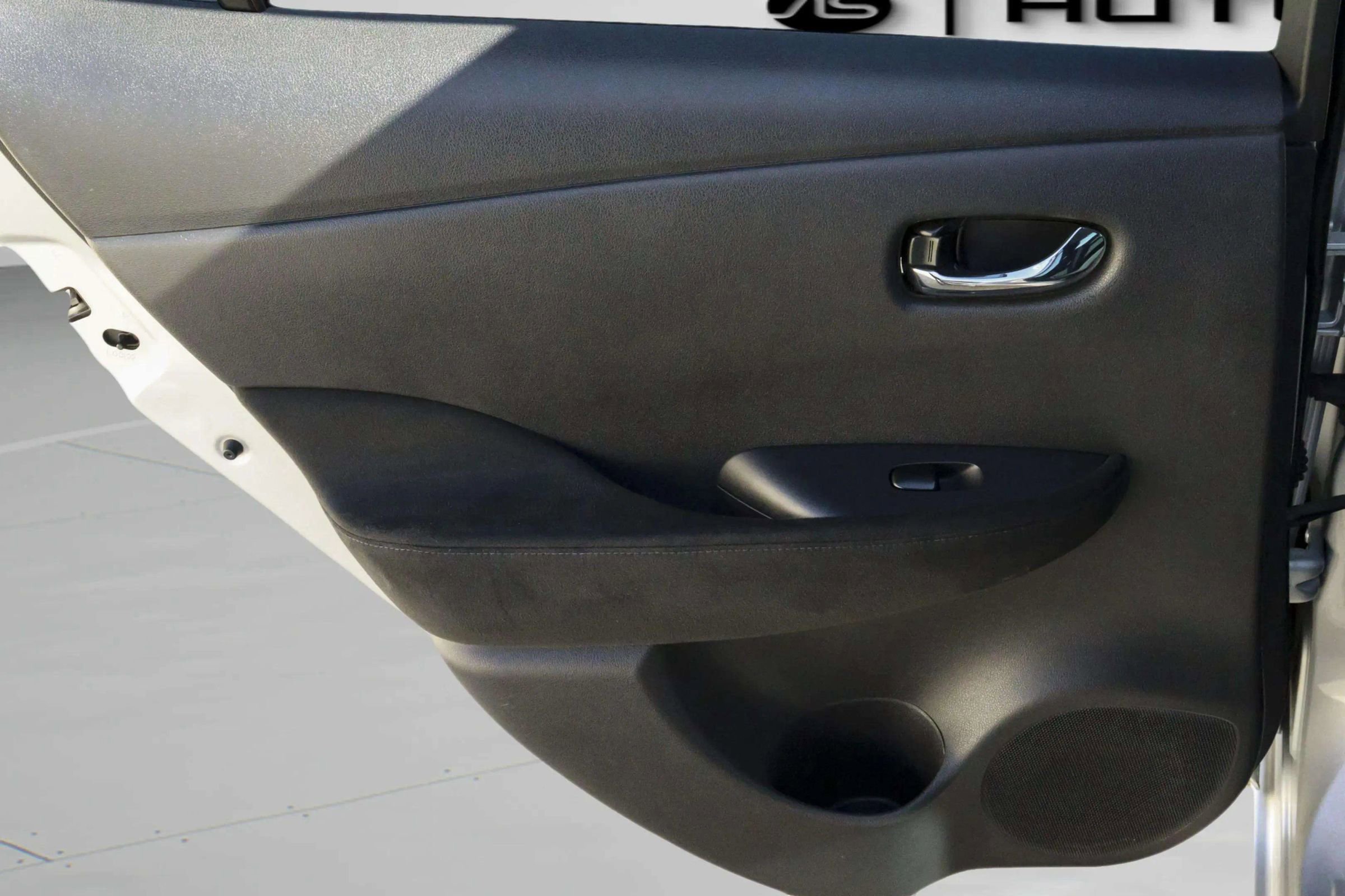 Used 2015 Nissan Leaf S image 24