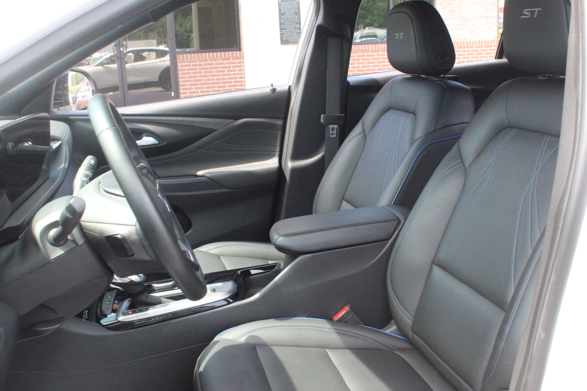 Used 2024 Buick Envista Sport Touring w/ Convenience I Package FWD image 13