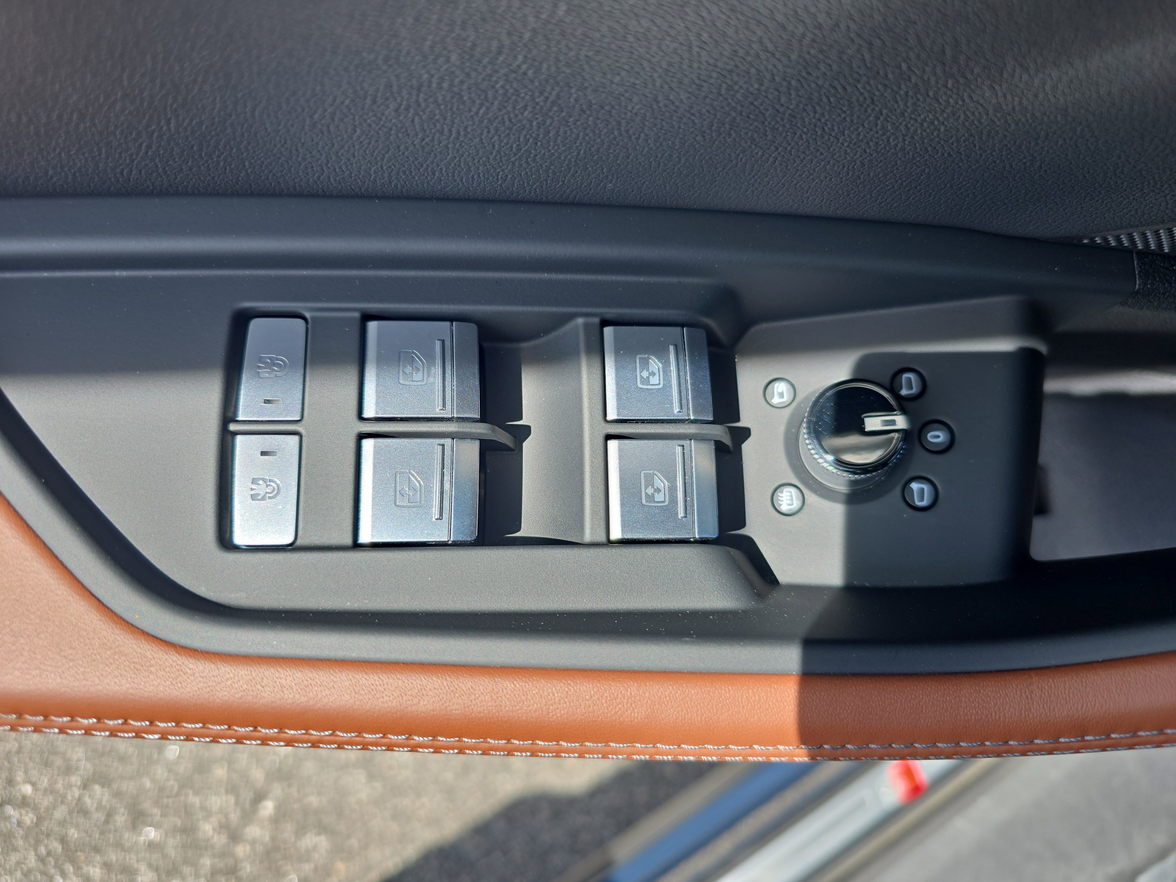 Used 2024 Audi Q8 e-tron Prestige w/ Prestige Package image 25