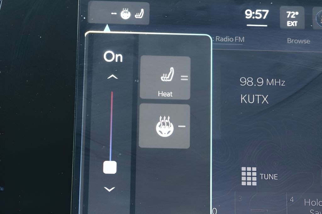 Used 2025 Jeep Compass Latitude image 22