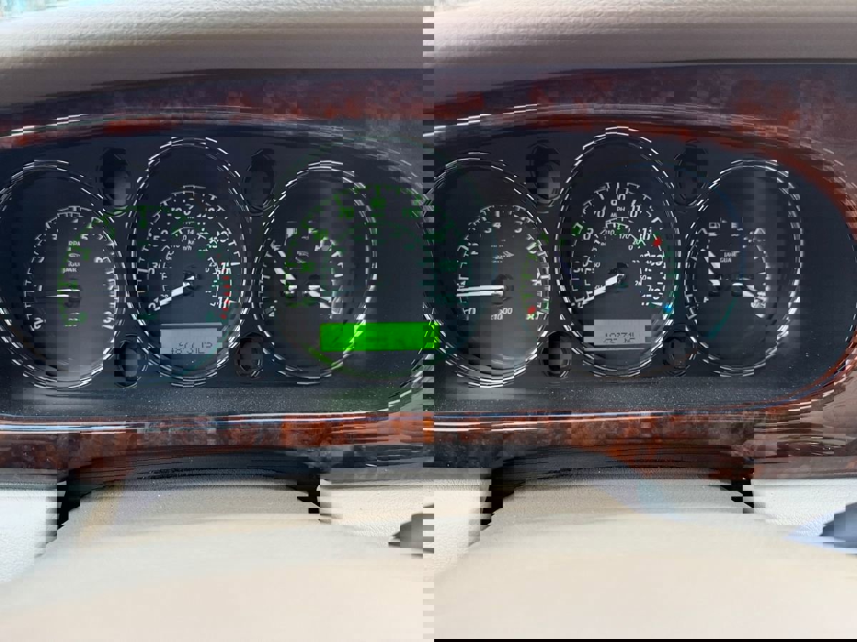 Used 2004 Jaguar XJ8 image 10