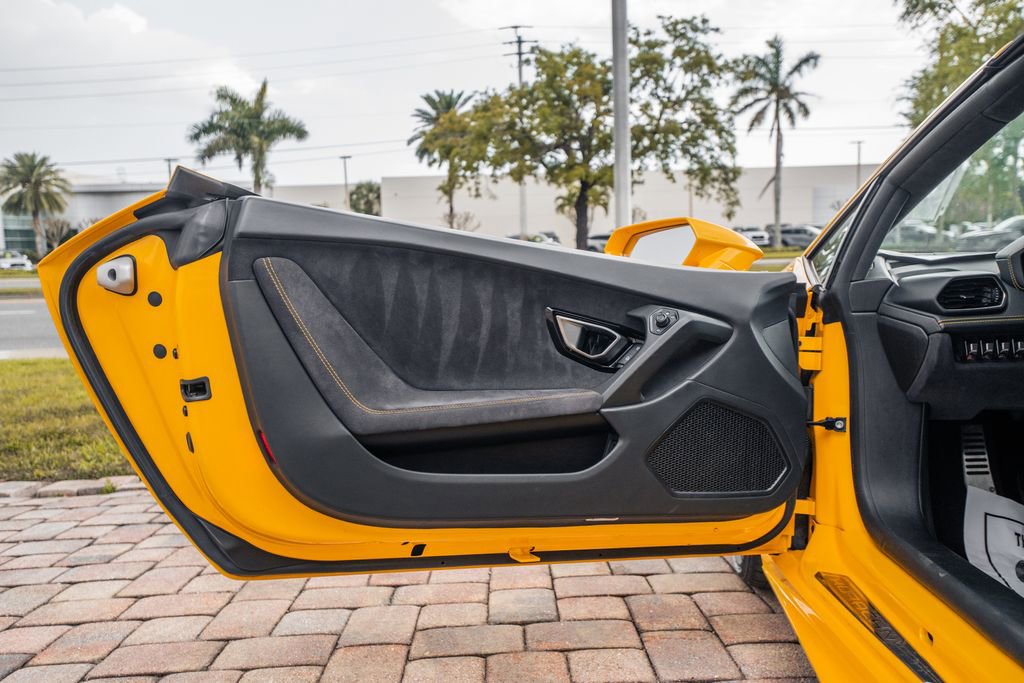 Used 2016 Lamborghini Huracan LP 610-4 image 18