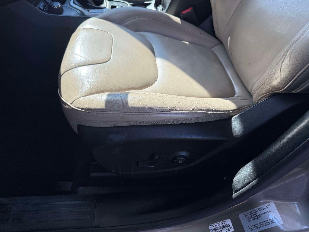 Used 2017 Jeep Cherokee Limited AWD/4WD image 13