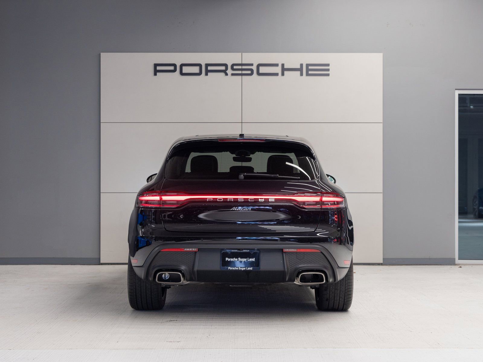 Certified 2025 Porsche Macan image 6