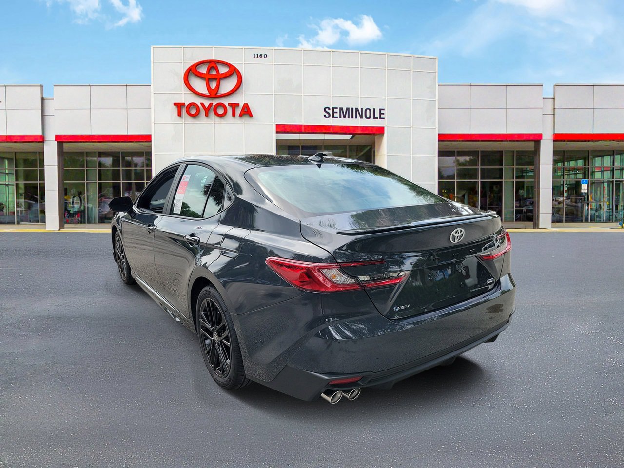 Used 2026 Toyota Camry SE w/ Convenience Package FWD image 4