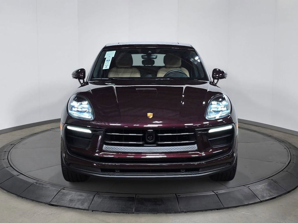 Certified 2025 Porsche Macan AWD/4WD image 10