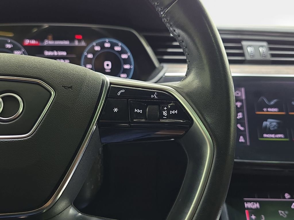 Used 2019 Audi e-tron Prestige w/ Prestige Package AWD/4WD image 19