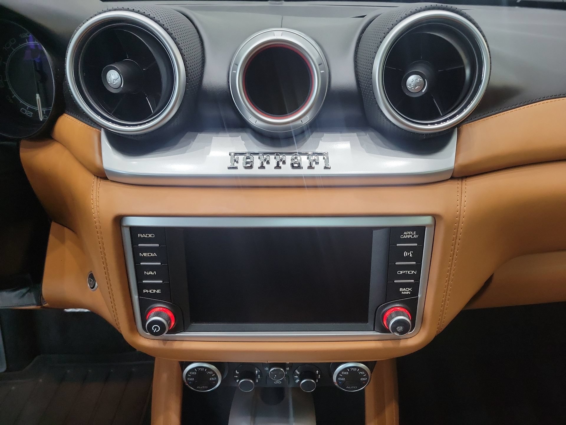 Used 2017 Ferrari California T RWD image 23