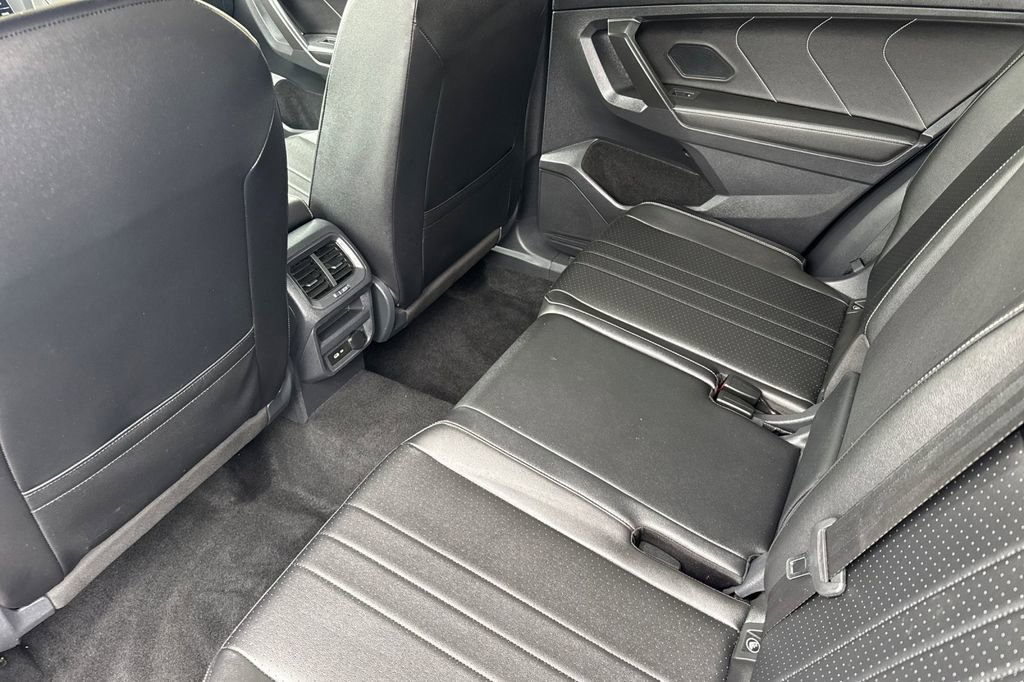 Used 2022 Volkswagen Tiguan SE AWD/4WD image 11