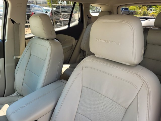 Used 2020 GMC Terrain Denali w/ Denali Premium Package FWD image 17