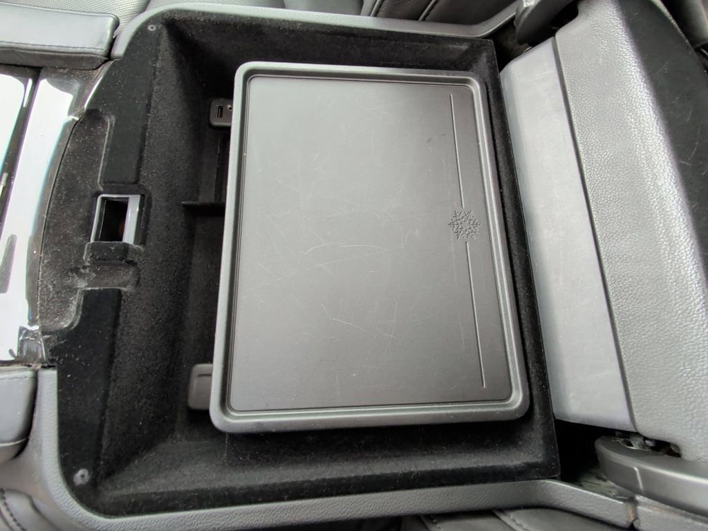 Used 2016 Cadillac Escalade Platinum image 19