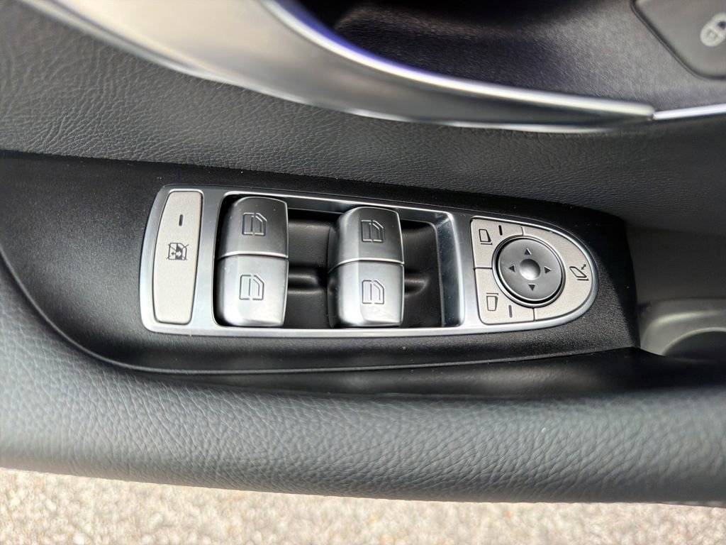 Used 2022 Mercedes-Benz E 350 Sedan image 30