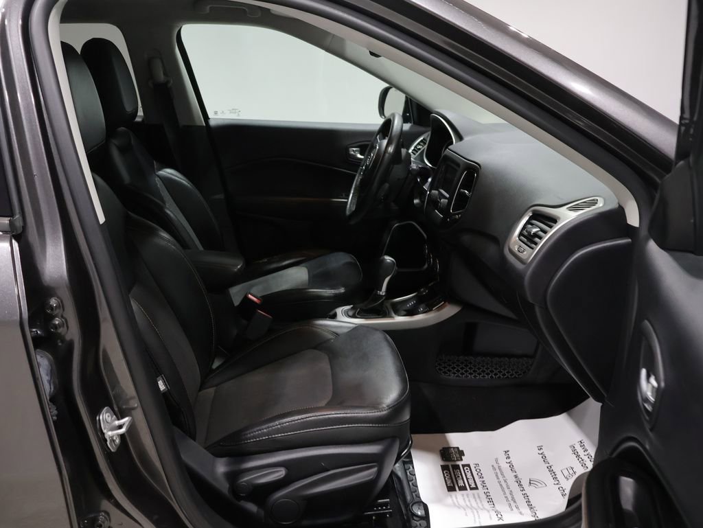 Used 2018 Jeep Compass Latitude w/ Cold Weather Group image 4