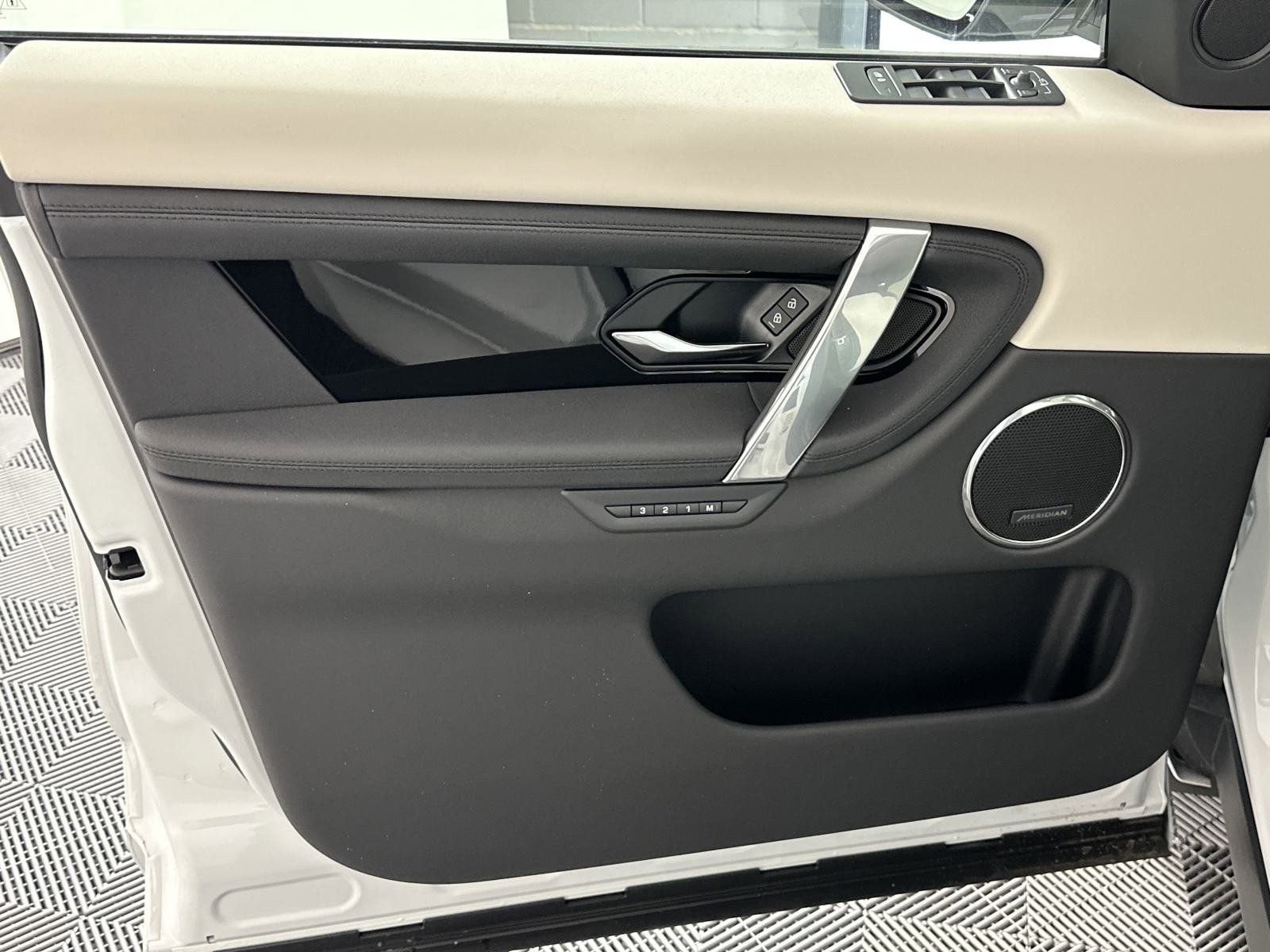 Certified 2025 Land Rover Discovery Sport S AWD/4WD image 20