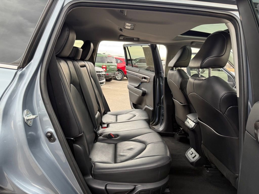 Used 2020 Toyota Highlander Limited image 22