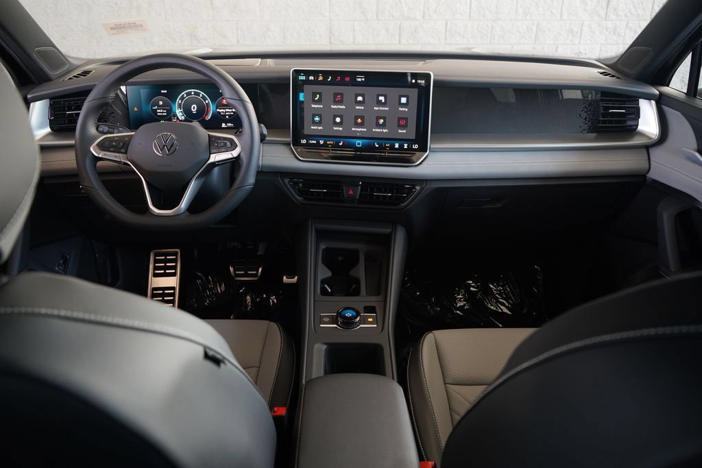 New 2026 Volkswagen Tiguan SE R-Line FWD image 8