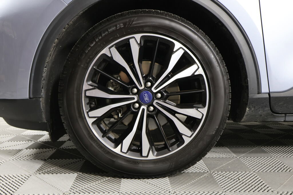 Used 2022 Ford Escape SE w/ SE Sport Appearance Package image 9